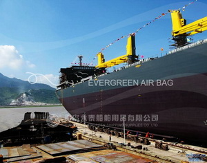 Ship launching airbags